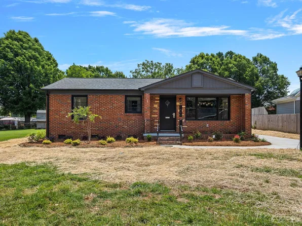 1440 Orvis St, Charlotte, NC 28216