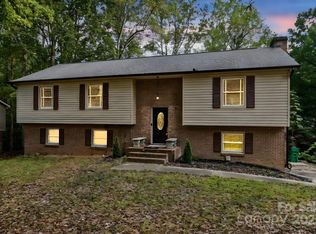 7414 Castlebar Rd, Charlotte, NC 28270