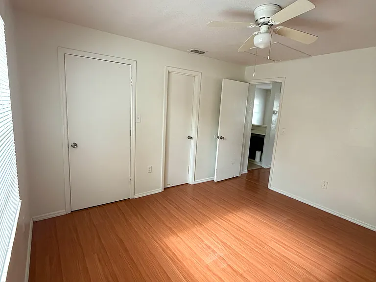 717 Angelina Ln — Photo 5