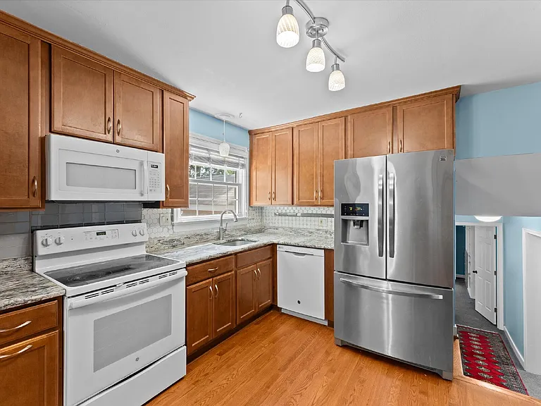 2220 Lauderdale Dr — Photo 12