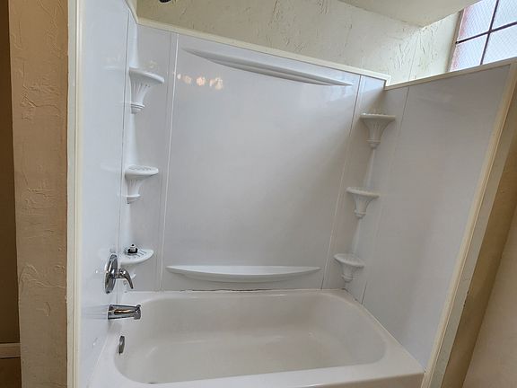 3rd image of 208 E Main St #3