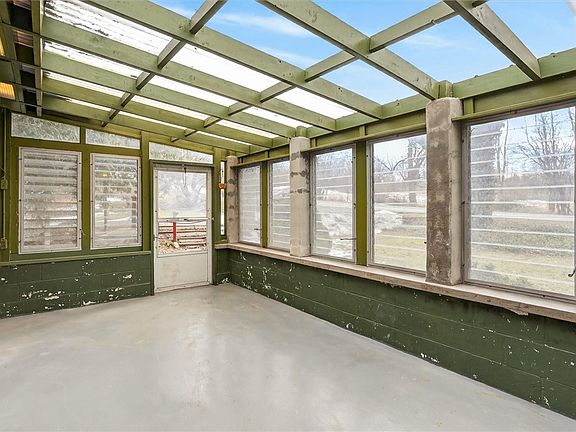 5th image of 252 Fisher Rd