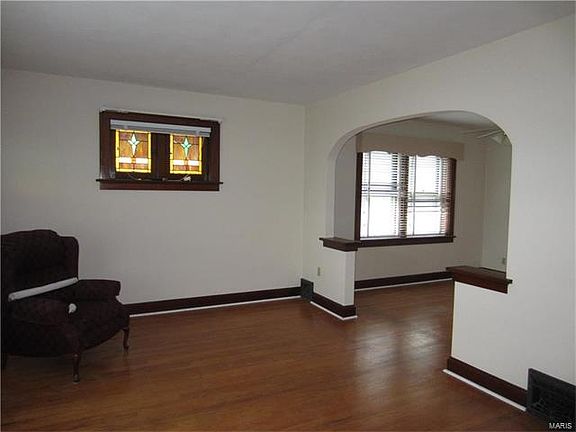 4th image of 3900 Fairview Ave