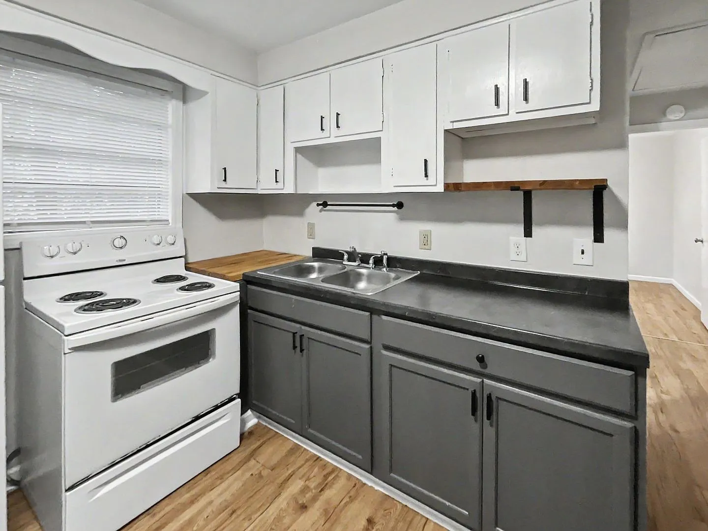 1813 Walker Avenue — Photo 4