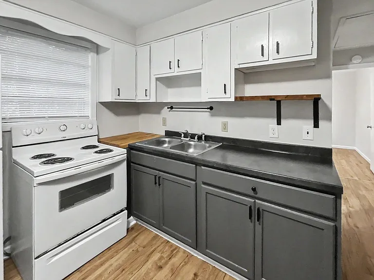 1813 Walker Ave — Photo 4