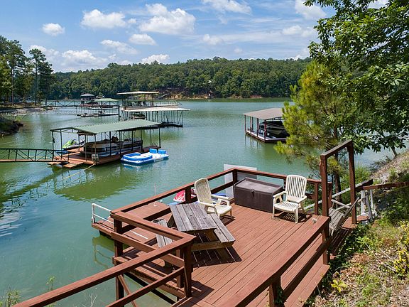 Image 4: Lakeside Deck