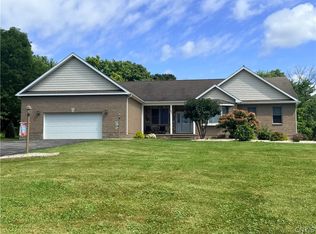 22 Stone Ridge Dr, Oswego, NY 13126