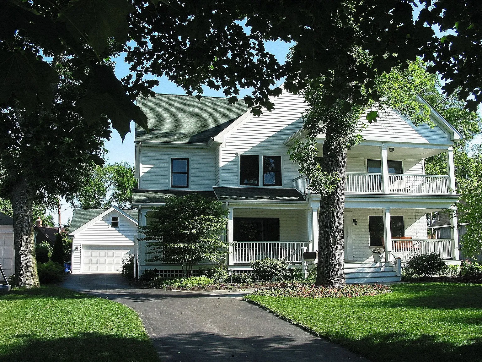 72 Chestnut Ave photo 1