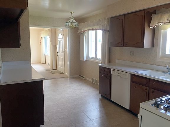 3rd image of 25 Lauterbach Dr