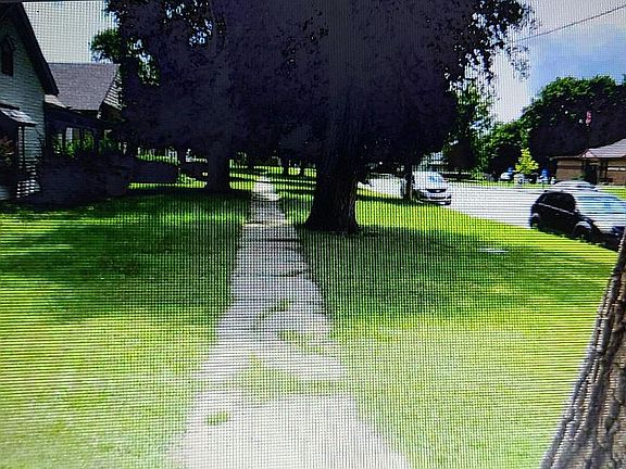 2nd image of 512 Delia Ave