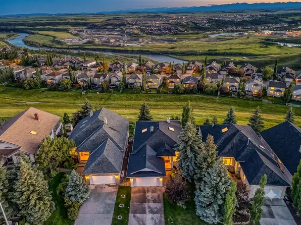 19 N Gleneagles Vw, Cochrane, AB T4C 1N9