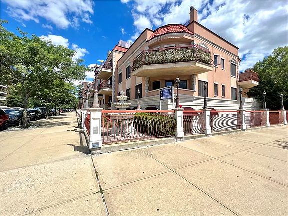 3rd image of 3165 Emmons Ave #C2