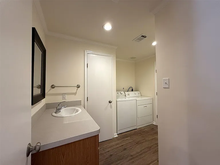 1011 Nadine St #A — Photo 9