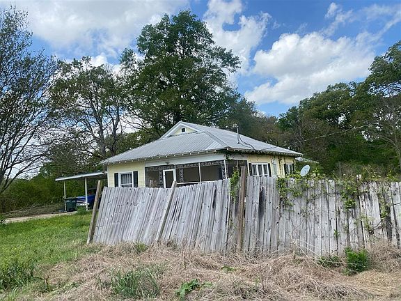 3rd image of 142 Ruth Carver Rd