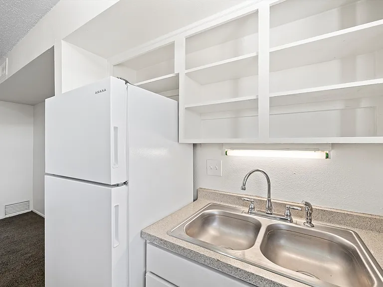 CATALINA VISTA APARTMENTS — Photo 28