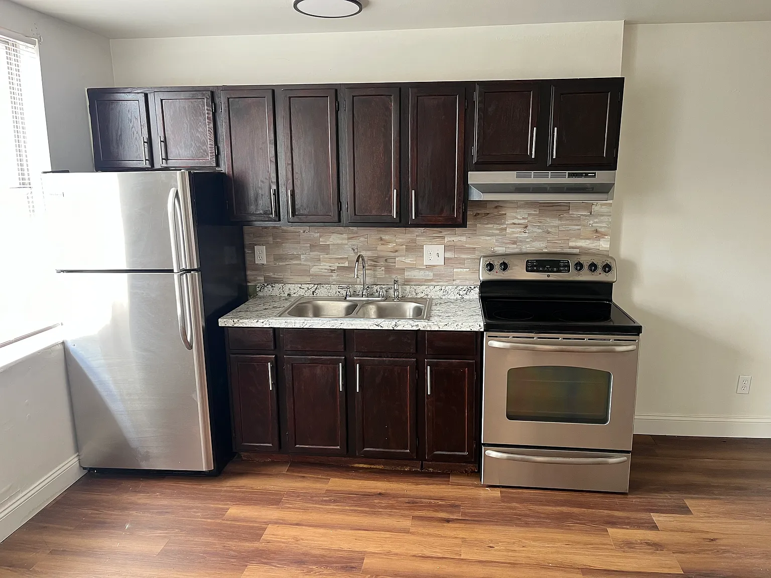 1 bed, 950 sqft, $1,025 — Photo 1