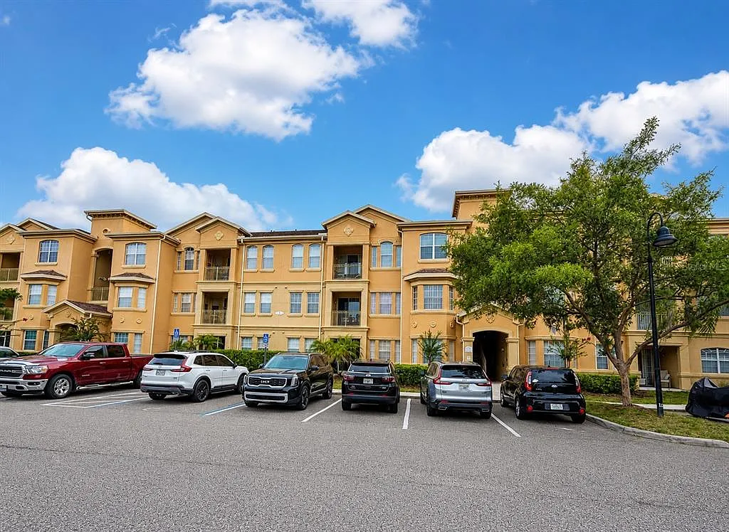 2 bed, 2.0 bath, 1261 sqft, $1,900 — Photo 1