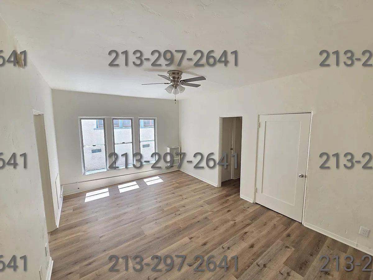 Building Photo - 118 S Lake St #3