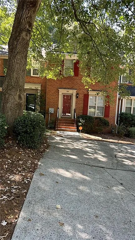 3 bed, 3.5 bath, 2020 sqft, $2,400 — Photo 1