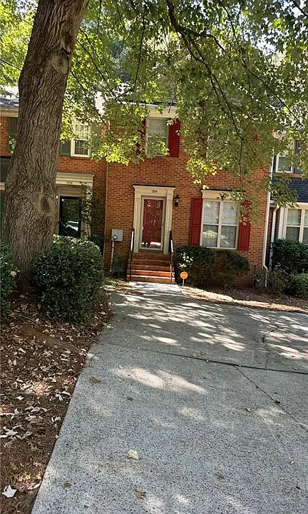 1934 Ivy Glen Dr SE
