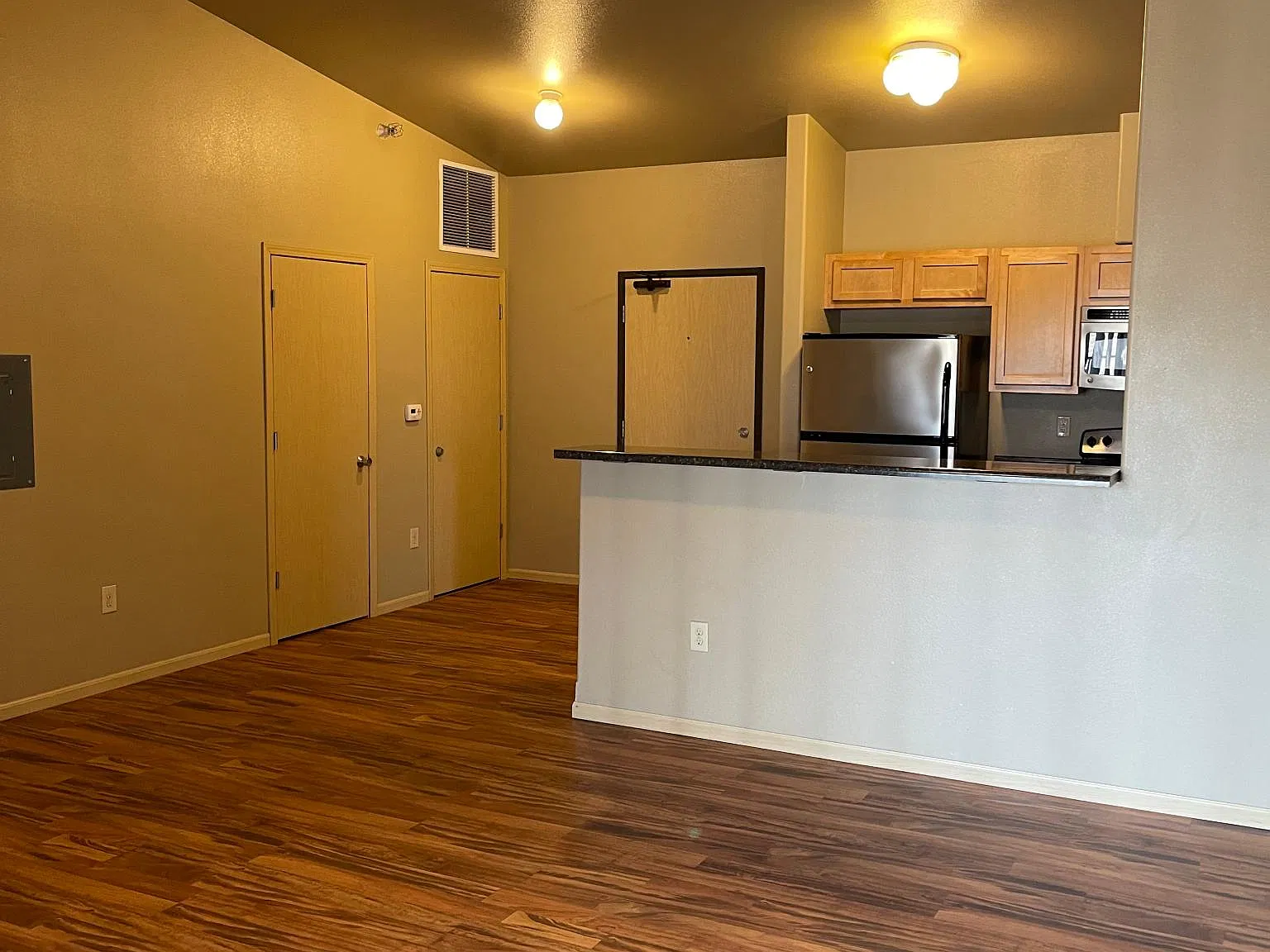 3 bed, 1108 sqft, $2,254 — Photo 2