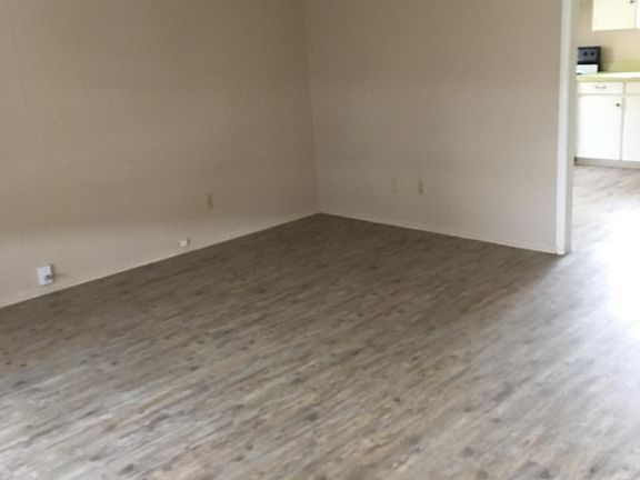 5th image of 182 E Edgewater Ter