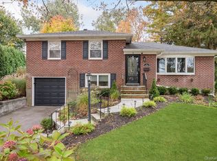 31 Louisa Ct, Northport, NY 11768