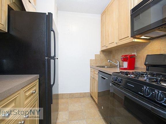 3rd image of 245 E 54th St APT 23L