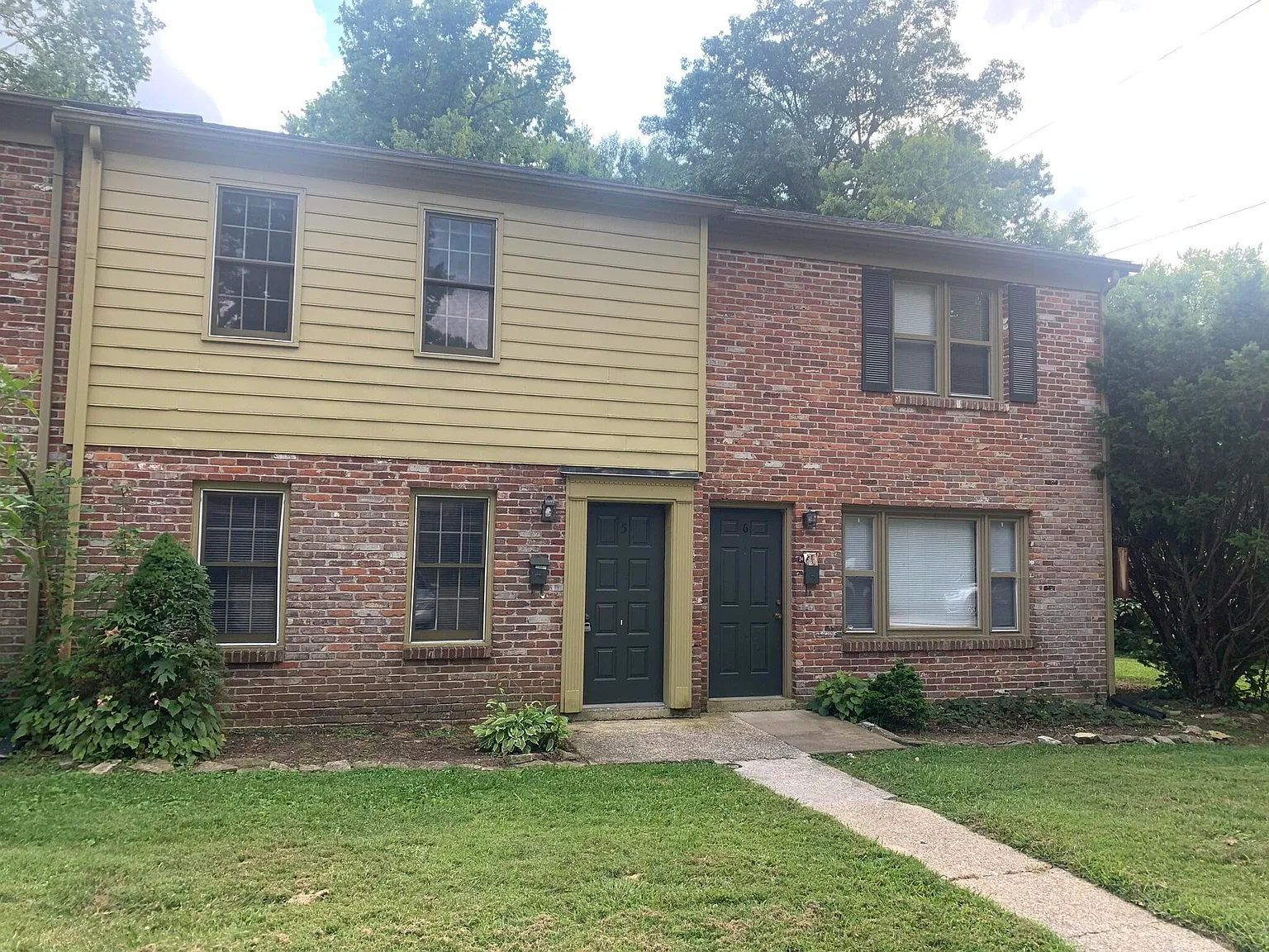 2 bed, 1.5 bath, 1017 sqft, $1,090 — Photo 1