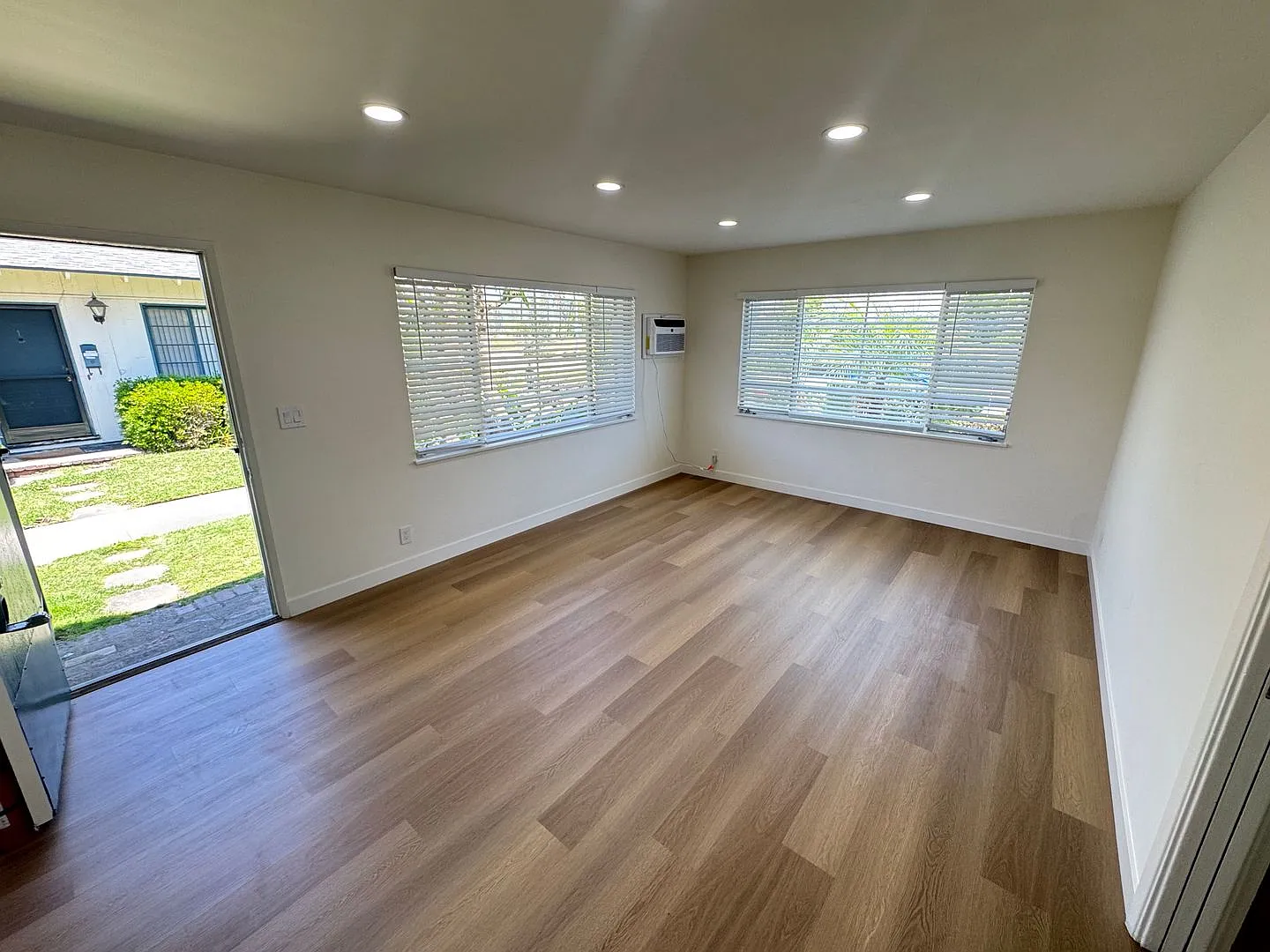 Cute Apartment in Arcadia! Great Location, Schedule A Tour Today! — Photo 4