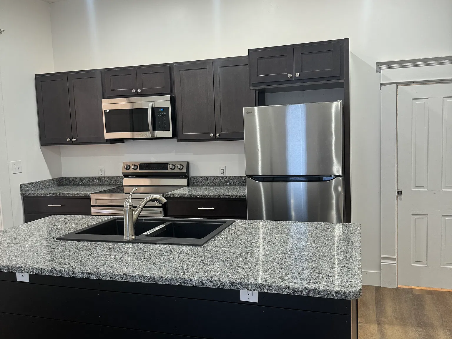 2 bed, $1,275 — Photo 1
