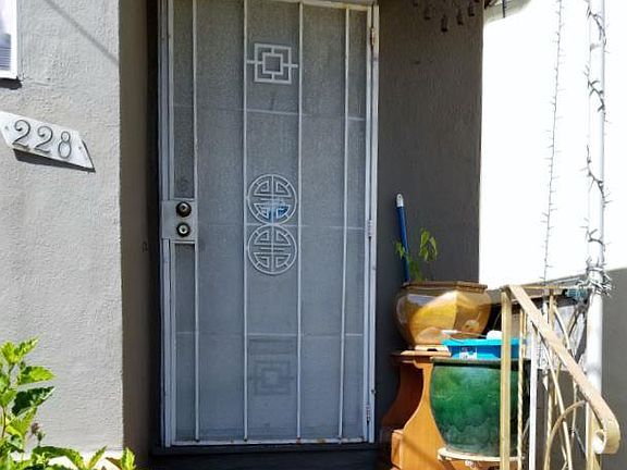 5th image of 228 Juniper Ave