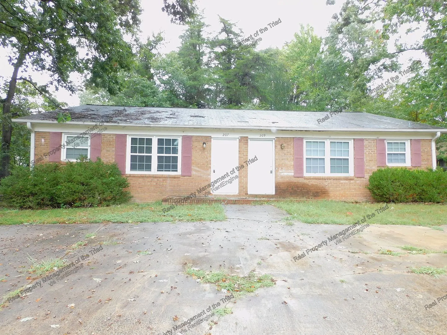 3 bed, 1.0 bath, 975 sqft, $1,100 — Photo 1