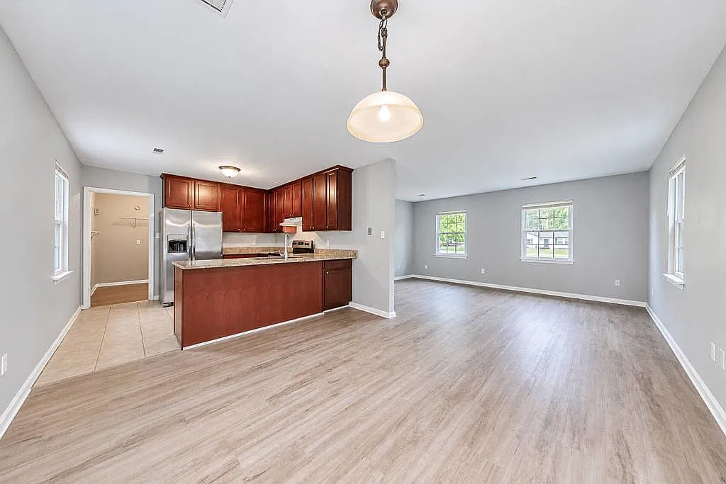 Half acre private living, with modern amenities — Photo 4