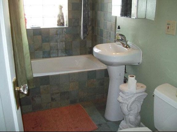 3rd image of 6428 N Francisco Ave Unit 3B