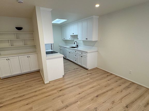5th image of 1722 Dolphin Dr
