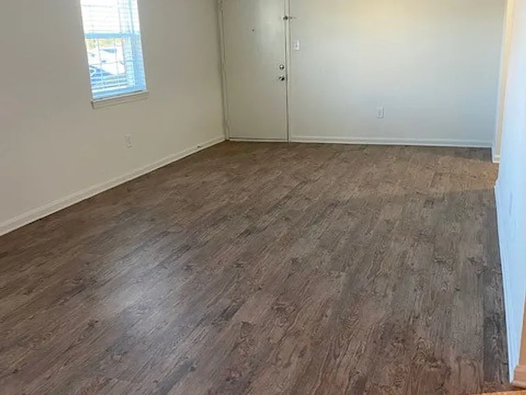 Eastwind Apartments — Photo 11