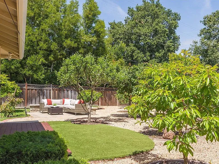 1027 Edmonds Ct — Photo 21