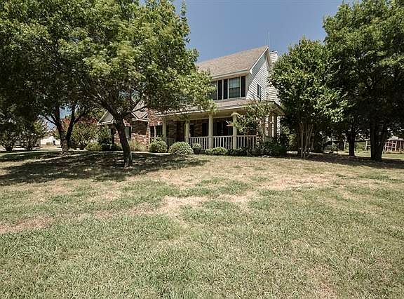 3rd image of 27 Rollingwood Cir