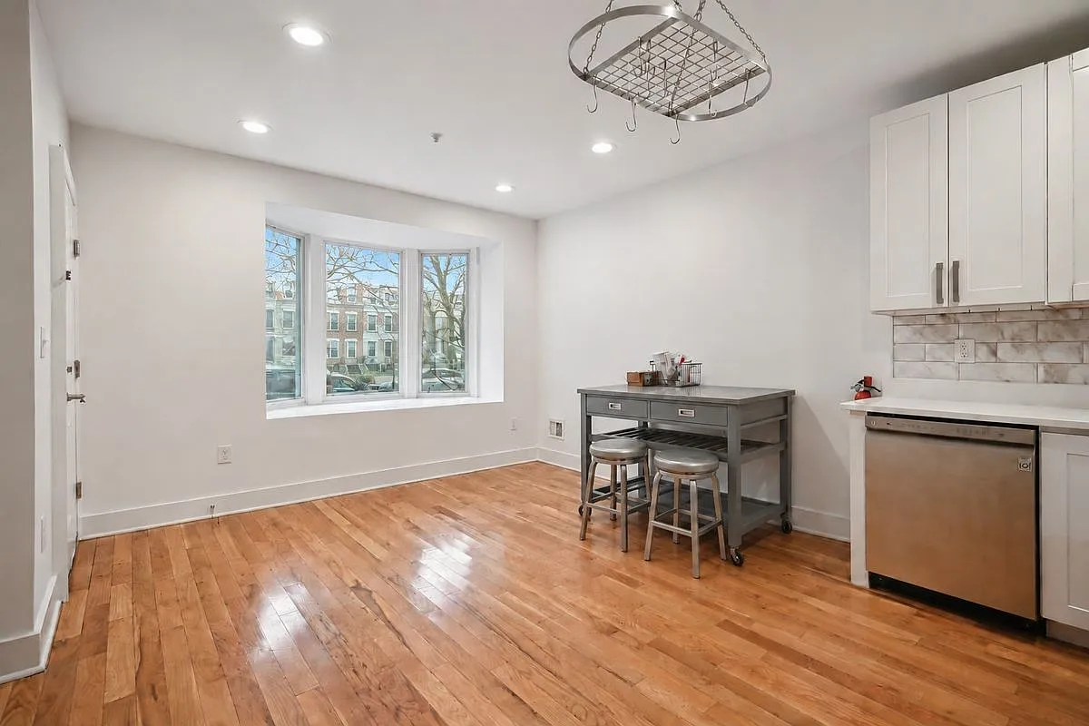2 bed, 2.0 bath, 660 sqft, $1,887 — Photo 1
