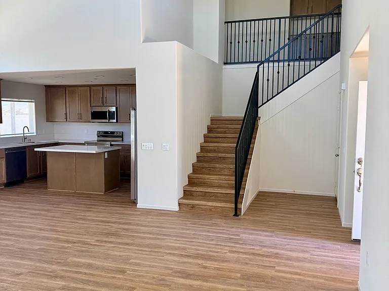 11712 Sebastian Rd — Photo 28