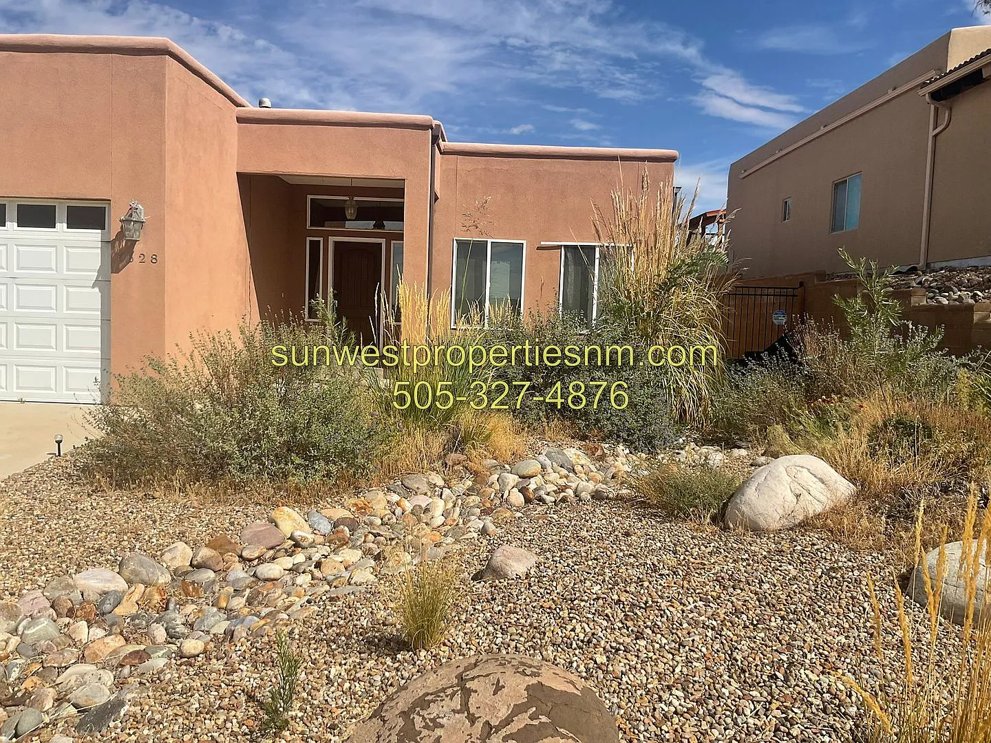 3 Bedroom Home in Country Club area — Photo 2