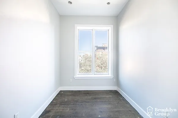 Rented by Brooklyn Group | media 11