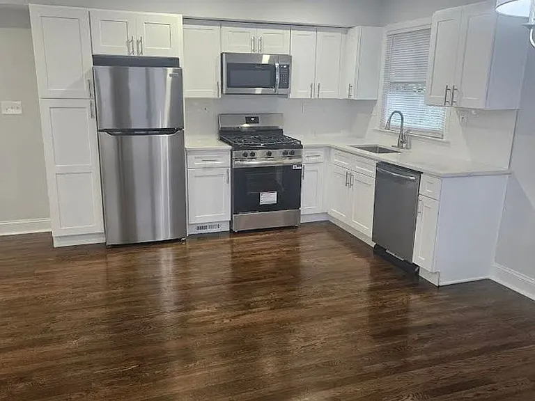 Jefferson Apartments — Photo 23