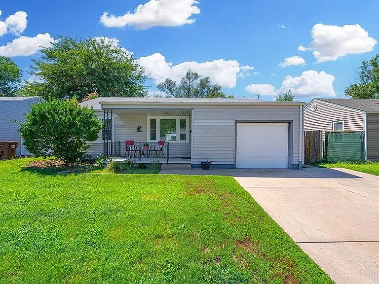 2207 S Volutsia Ave — Photo 1