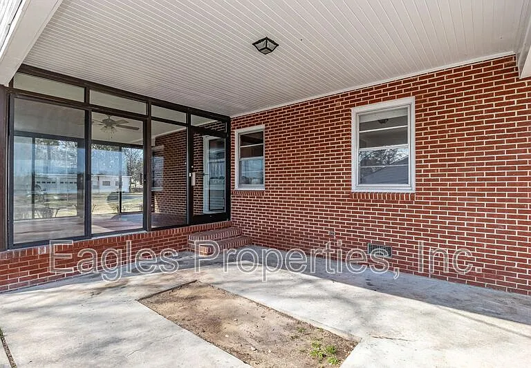 1614 US Highway 70 W — Photo 25