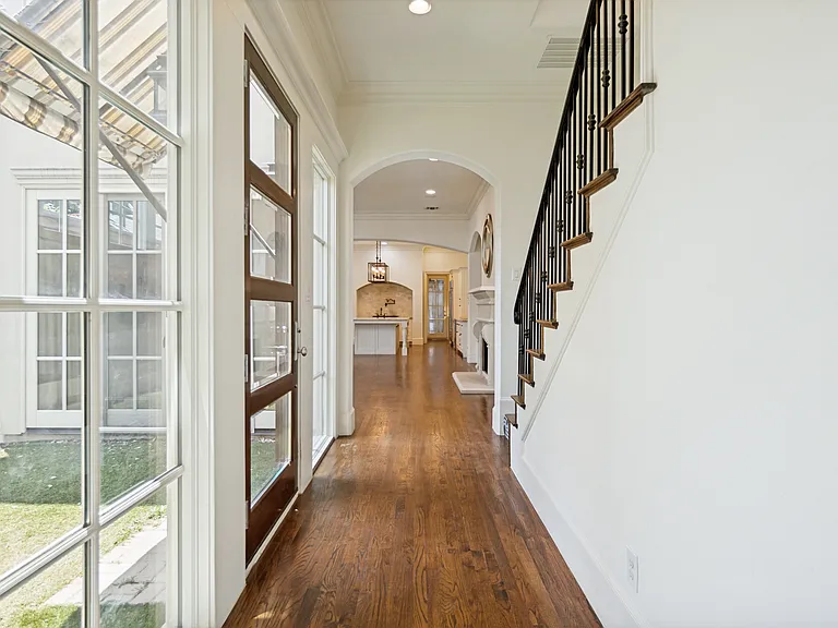 3614 Edgewater Dr — Photo 3