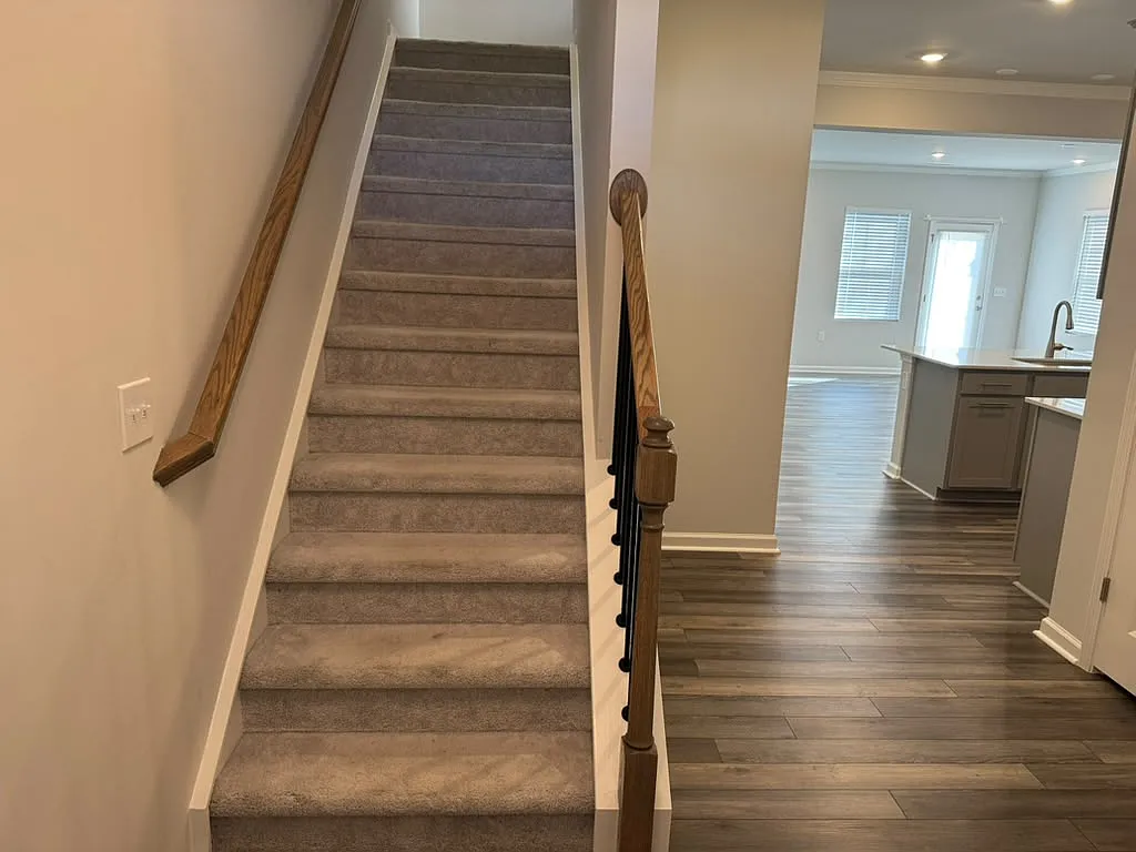 3 bed, 2.5 bath, 1924 sqft, $1,995 — Photo 2