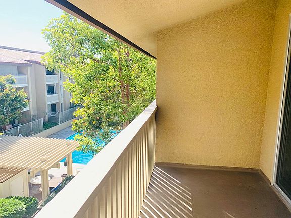 4th image of 4600 Lamont St #320