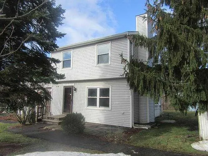 331 Hudson Ave photo 1